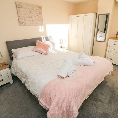Fuschia Cottage Уитби Экстерьер фото